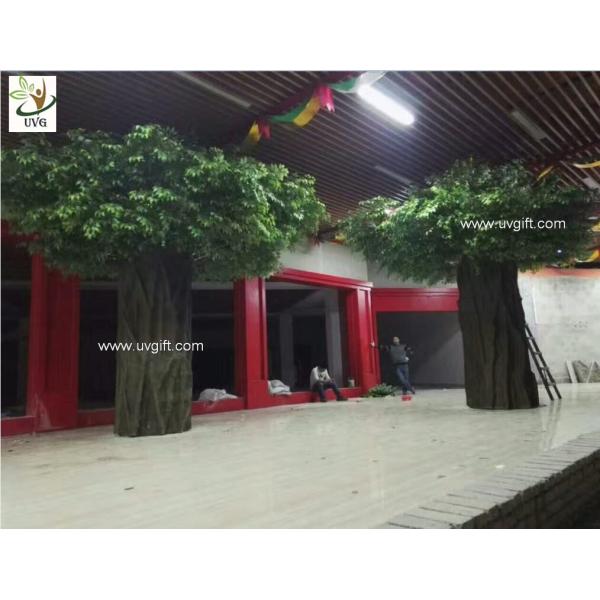 UVG green outdoor artificial banyan tree with huge fiberglass trunk for restaurant patio landscaping GRE057