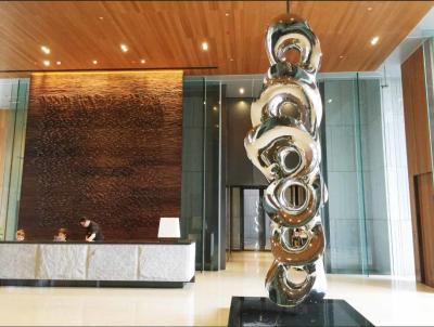 Ornamento de aço inoxidável da escultura da decoração do hotel estilo abstrato dos grandes