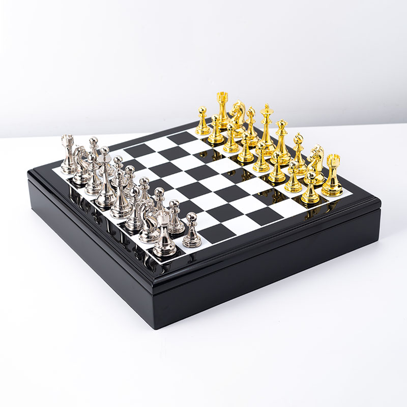 Luxury Zinc Alloy Metal Chess Set with 30*30*6cm Size for International Chess Game