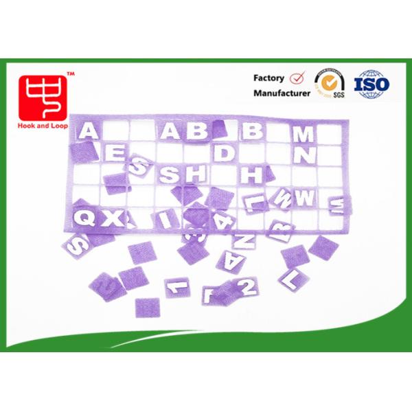 紫色のヴェルクロ ホックおよびループ点、教授のための美しい conenient アルファベットの手紙