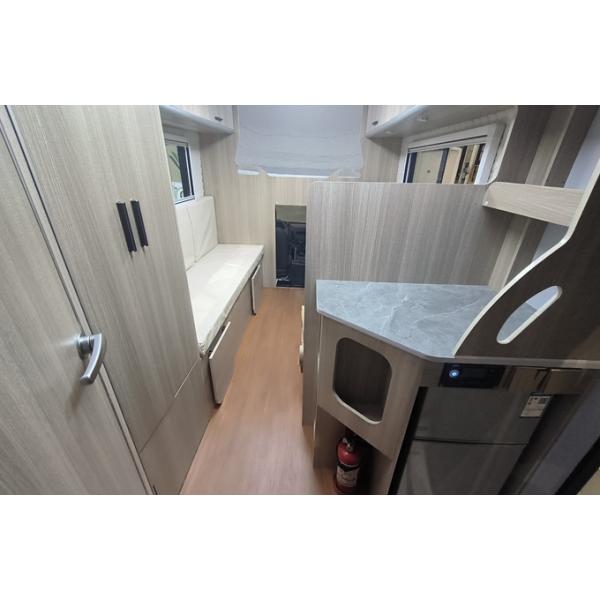 Box Truck Container Wuling Motor Home Car 5.8 Meters With Toilet Comfortable Bed And Sofa