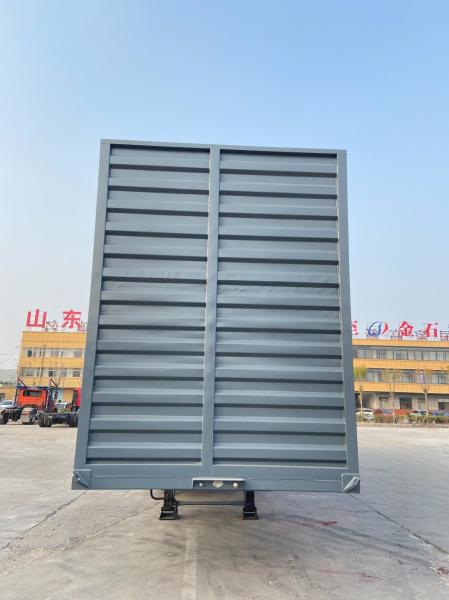 Livestock Transport Trailer Cattle / Cow Fence Carrier Truck with Jost E100 Landing Gear