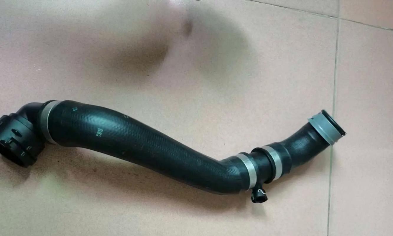 High quality water tank pipe LR016320 for Land Rover