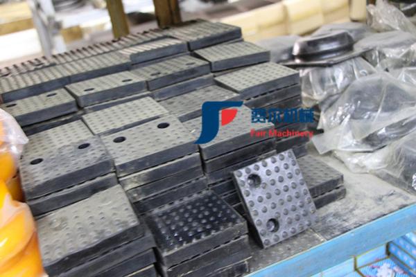 Durable Liugong Loader Parts 17B0002 Construction Machinery ZL50C Engine Lower Shock Pad
