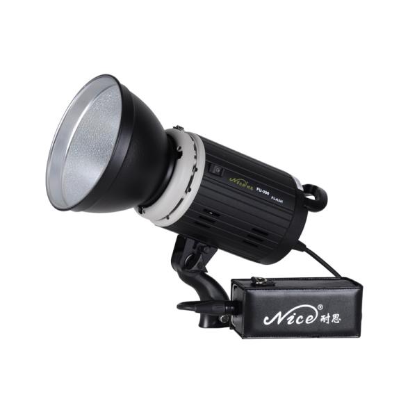 Фотография со вспышкой изменения силы регулировки Степлесс на открытом воздухе