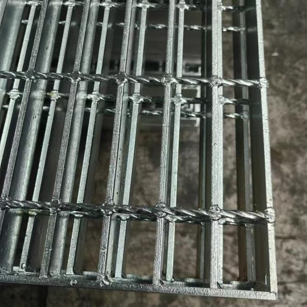 Smooth Silver Bearing Bar Galvanized Flat steel grating with 3mm Crossbars