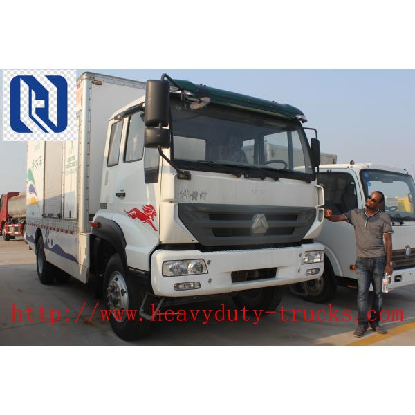 Sinotruck 4 x 2 266HP Mobile Workshop Truck With Repair Tools Yellow With Crane Maintain Car