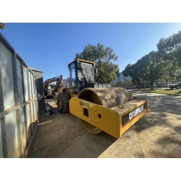 Original Japan Used Caterpillar CS-683E Single Drum Road Roller In Excellent Condition