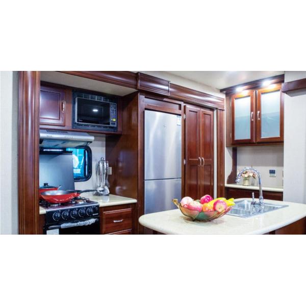 Le campeur à la maison de remorque mobile de Campervans Motorhome de fibre de verre a entièrement fourni