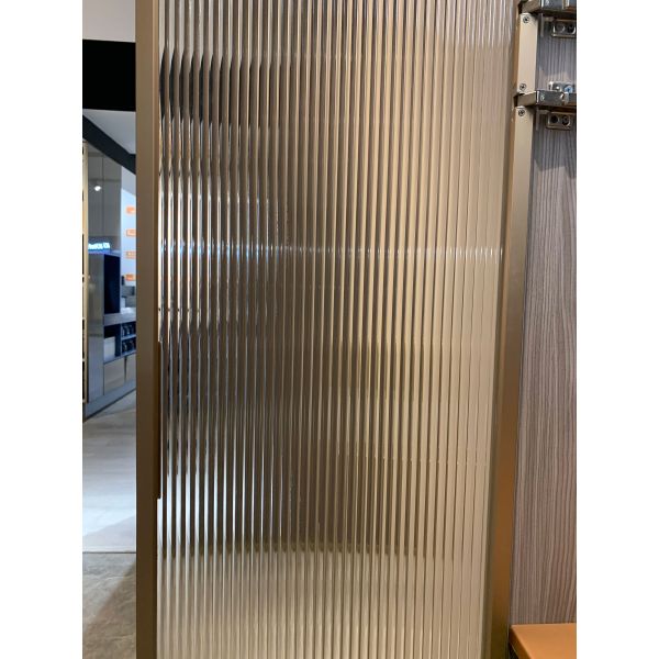 Modern Golden Aluminium Frame Wardrobe with LED Lighting and Customized Size for Bedroom