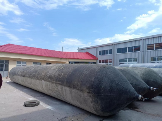 Плавучий надувный природный резиновый воздушный шар Доковое судно Запуск морских подушек безопасности