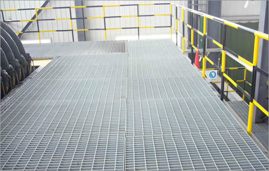 гальванизированные расширенные стальные панели дорожки шагов хорошо покрывают металл украшая вес решетки 30 x 5