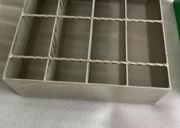 70mm x 200mm Green Steel Grating for Platforms