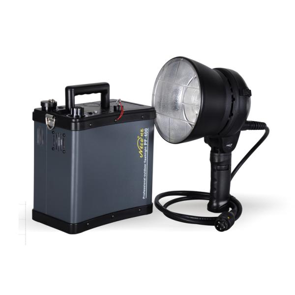 Профессиональная моделируя фотография со вспышкой шарика ПФ-400 на открытом воздухе