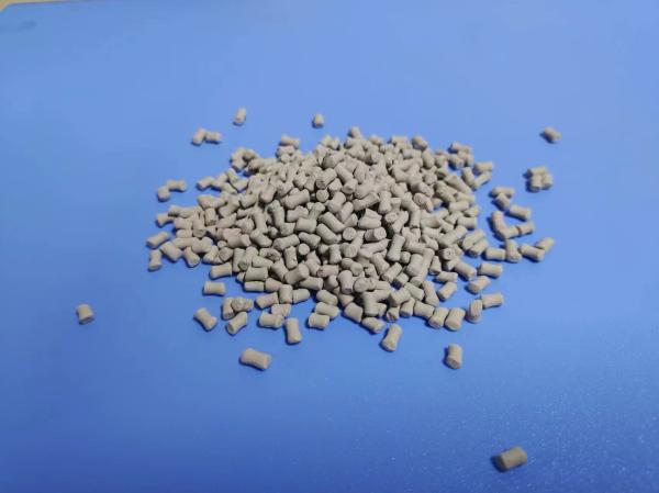 Pellets de résine en plastique recyclé absorbant l'humidité pour les applications de tuyaux et de tôles