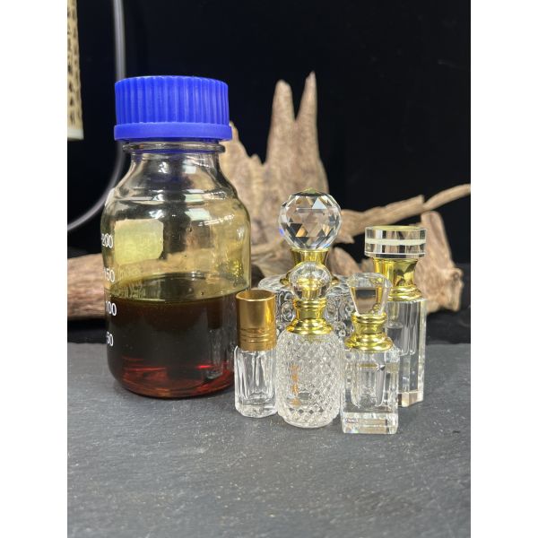 Budget Version Ancient Water Distilled Insect Eye Natural Agarwood Oil Pure Grade