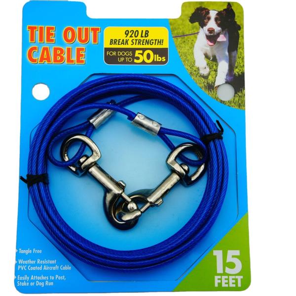 Le chien bleu attache le câble et le pieu