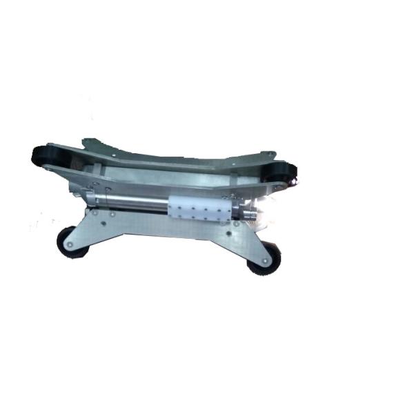 Делая водостойким оборудование чистки сточной трубы, уборщик канализационных тру