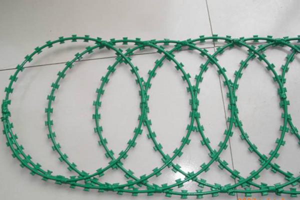 Concertina Razor Wire PVC Coated  Barbed Wire Diameter 18 Coil