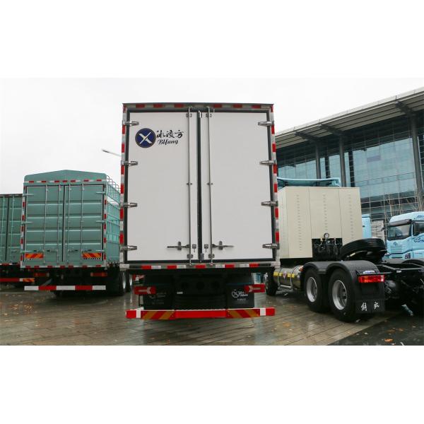 Qingdao Jiefang Yingtu Business Class 620 Horsepower 8X4 9.5m AMT Automatic Transmission Refrigerated Truck (liquid Buffer)