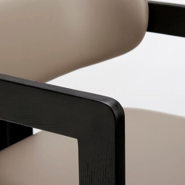 Chaise à bras en bois de rose moderne de couleur brune de 30 pouces avec coussin en mousse