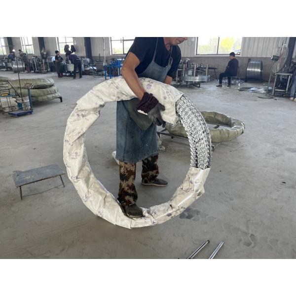 Fil barbelé galvanisé en fer pour clôture en treillis métallique, fil barbelé supérieur, fil barbelé antivol, filet de protection en fil barbelé