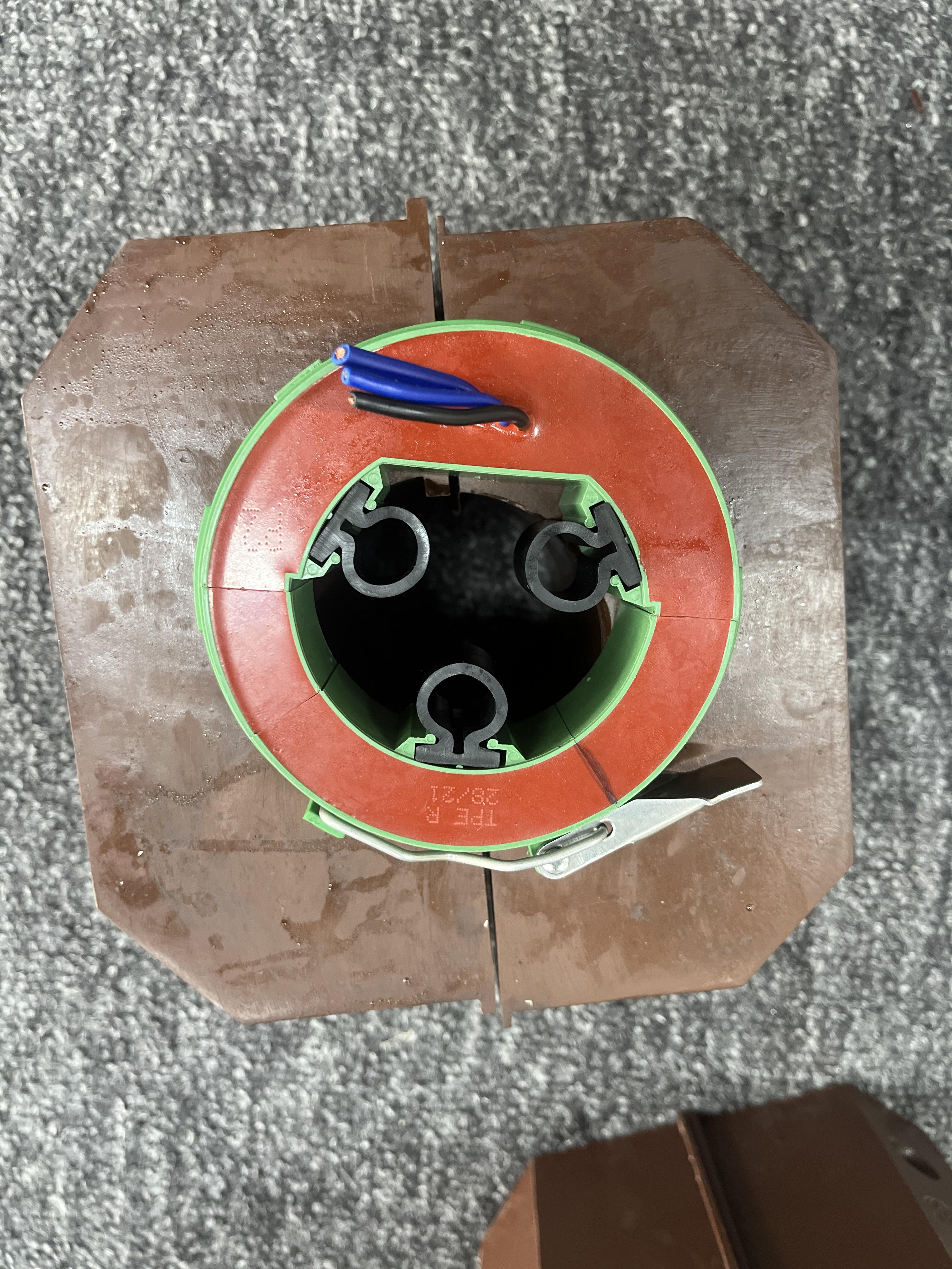 Wet-cutting magnetic core transformer precision cutting blade - Black/Red