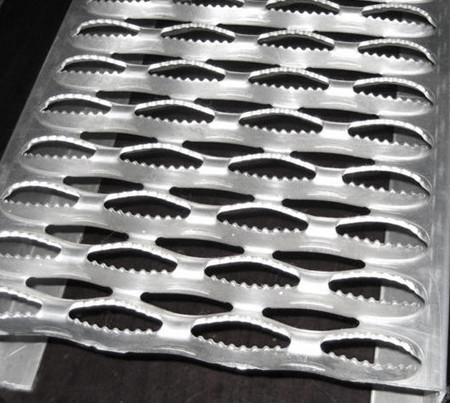 Passos de escada de alta qualidade de Diamond Grip Grating Safety Strut da força