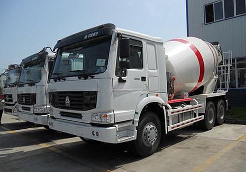 Concrete Mixer Trailer 8 CBM Tank , Mixer Cement Truck With 300L Fuel Tank