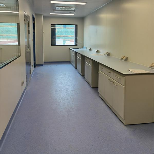 Various Colors Cleanroom PVC Flooring Hospital Shopping Mall Plastic Flooring Roll