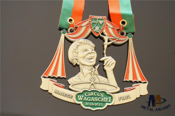 Shiny Brass Die Cast Mold Math Medals Awards With 2 Eyes Medaille Bespoke Type