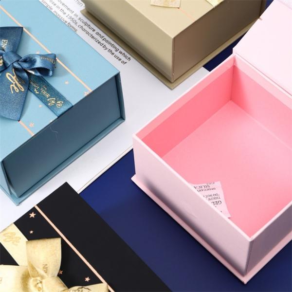 Wallpaper Magnetic Flip Box For Cosmetics Belt Holiday Gift Perfume