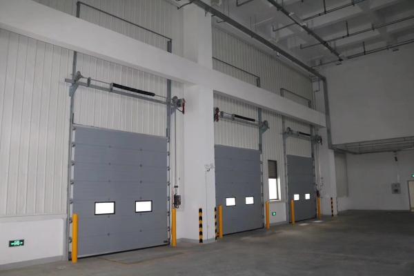 Slide Running Industrial Sectional Door For Factories Logistics Warehouse Garages
