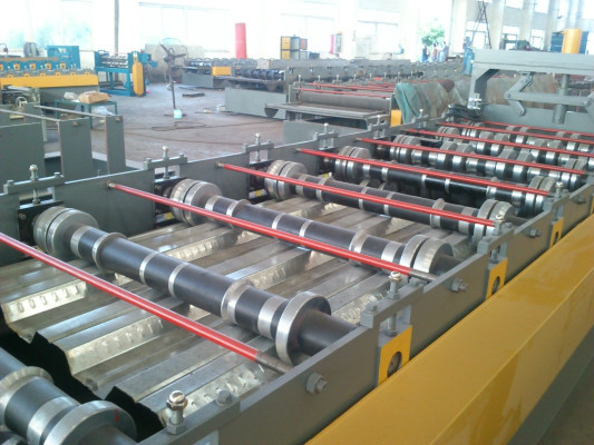 0.7-1.5 Thickness Steel Roof Floor Deck Steel Roll Forming Machine For Construction High Speed Production Line
