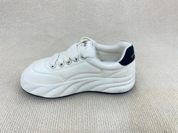 Casual Women Fashion Sneakers Soft Rubber Bottom White Fashion Sneakers