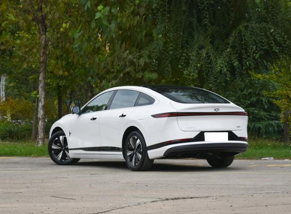Chang'an A07 Sedan EV e Reev Duas combinações de duração da bateria 515 km (EV) e 1200 km (1.5T motor Reev)