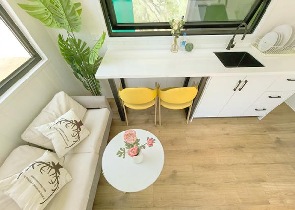 Maison mobile modulaire petite maison sur roues avec structure en acier préfabriqué 2350*8000mm