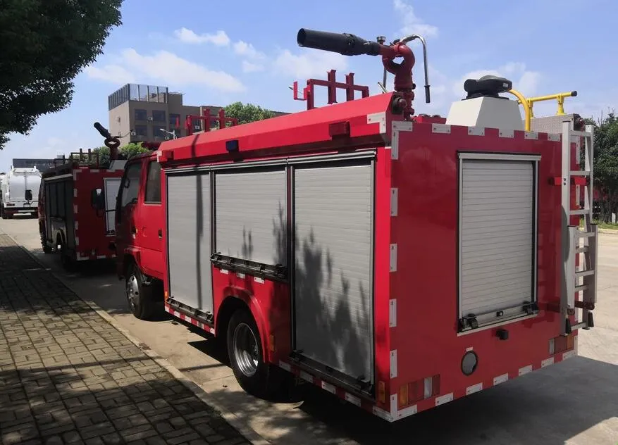 Isuzu Elf 2ton Fire Fighting Truck 2000liters Water Tanker Fire Rescue Truck