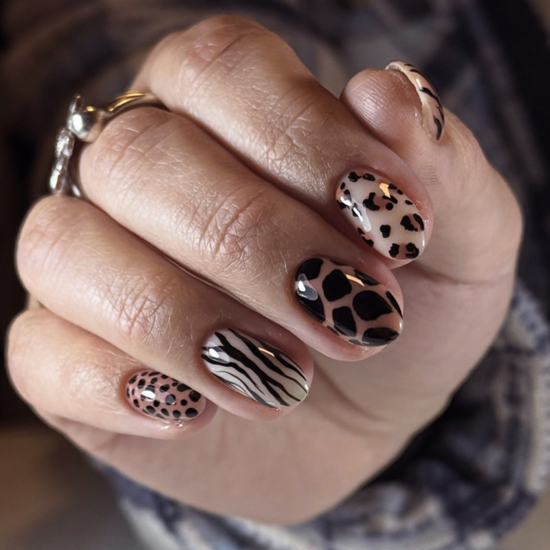 OEM ODM Leopard Print Press On Custom Nails Short Almond Low Moq