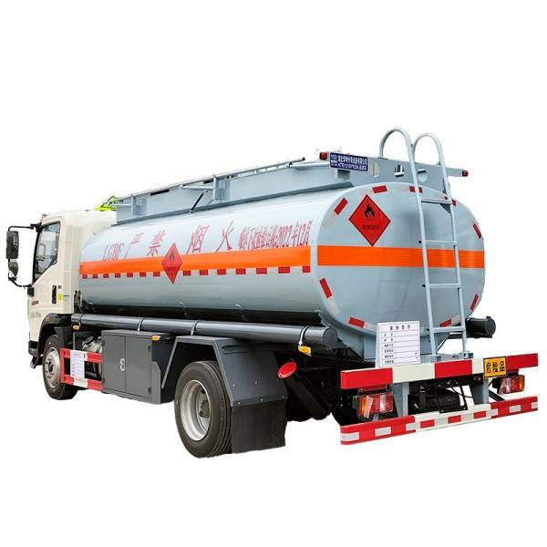 10000ltrs Fuel Truck Refuel Truck Capacity 4 - 6L Powered By Weichai / Chao Chai Engine
