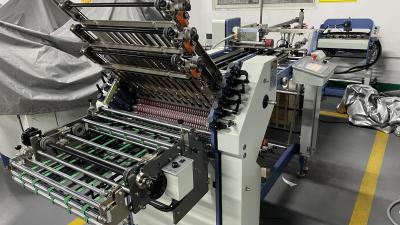 Máquina de dobramento de papel do controle A3 do tela táctil para a indústria imprimindo farmacêutica