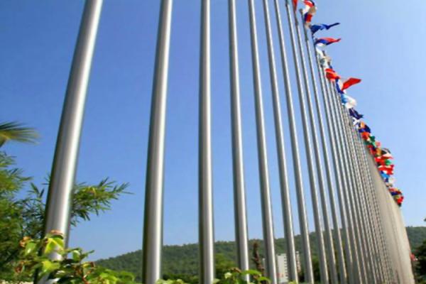 Various Shape Stainless Steel Flag Pole For City Squares / Customs Terminals / Stadiums