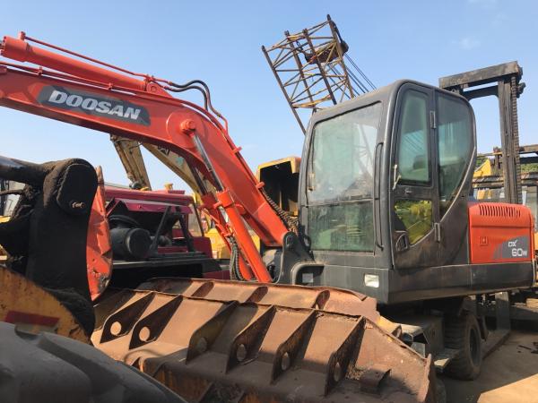                  High Effective 6 Ton Mini Wheel Excavator Doosan Dx60W for Sale, Used Doosan Popular Small Mobile Digger Dx60W Dx55W R60W R55W Hot Sales             