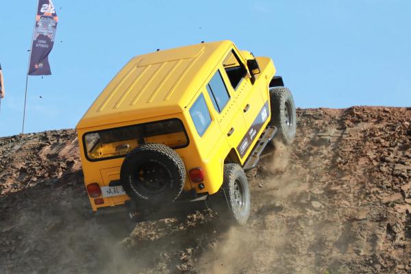 BAIC BJ 212 小型SUV 2.4T 最大211馬力 L 4 ガソリンカー 6ギアボックス マックススピード 150KM/H 汽油車 4WD マニュアルカー