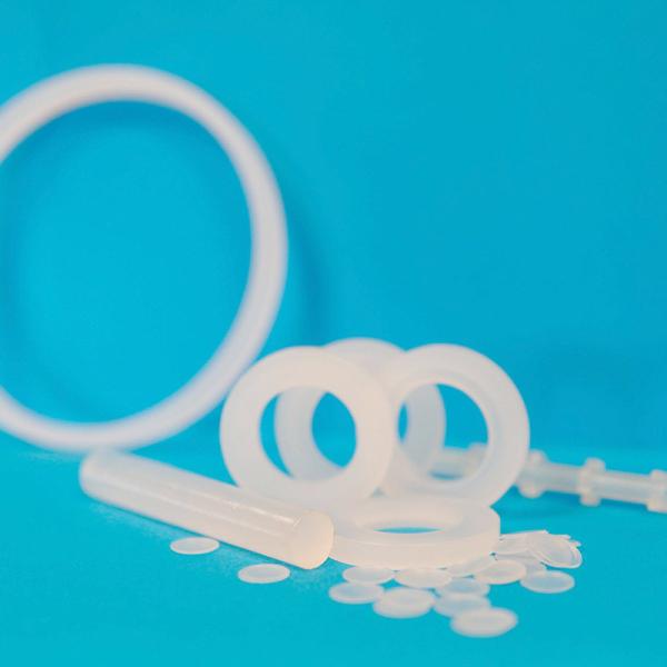 2.1-2.2g/cm3 Density PCTFE Rod 100% Virgin PCTFE Sheet Bar for Long Working Temperature