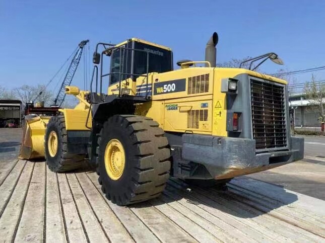 Высококачественный подержанный грузовик Komatsu WA500 из Шанхая, Китай.