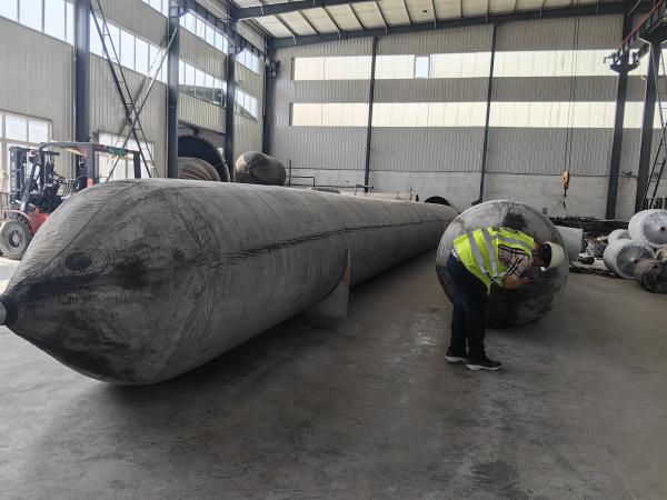 0.2-0.4Mpa High Pressure Cylindrical Marine Airbags For Ship Launching