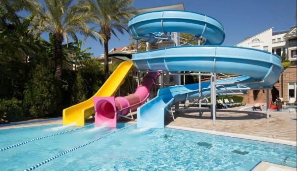Parque aquático de diversões para crianças ao ar livre Piscinas de natação
