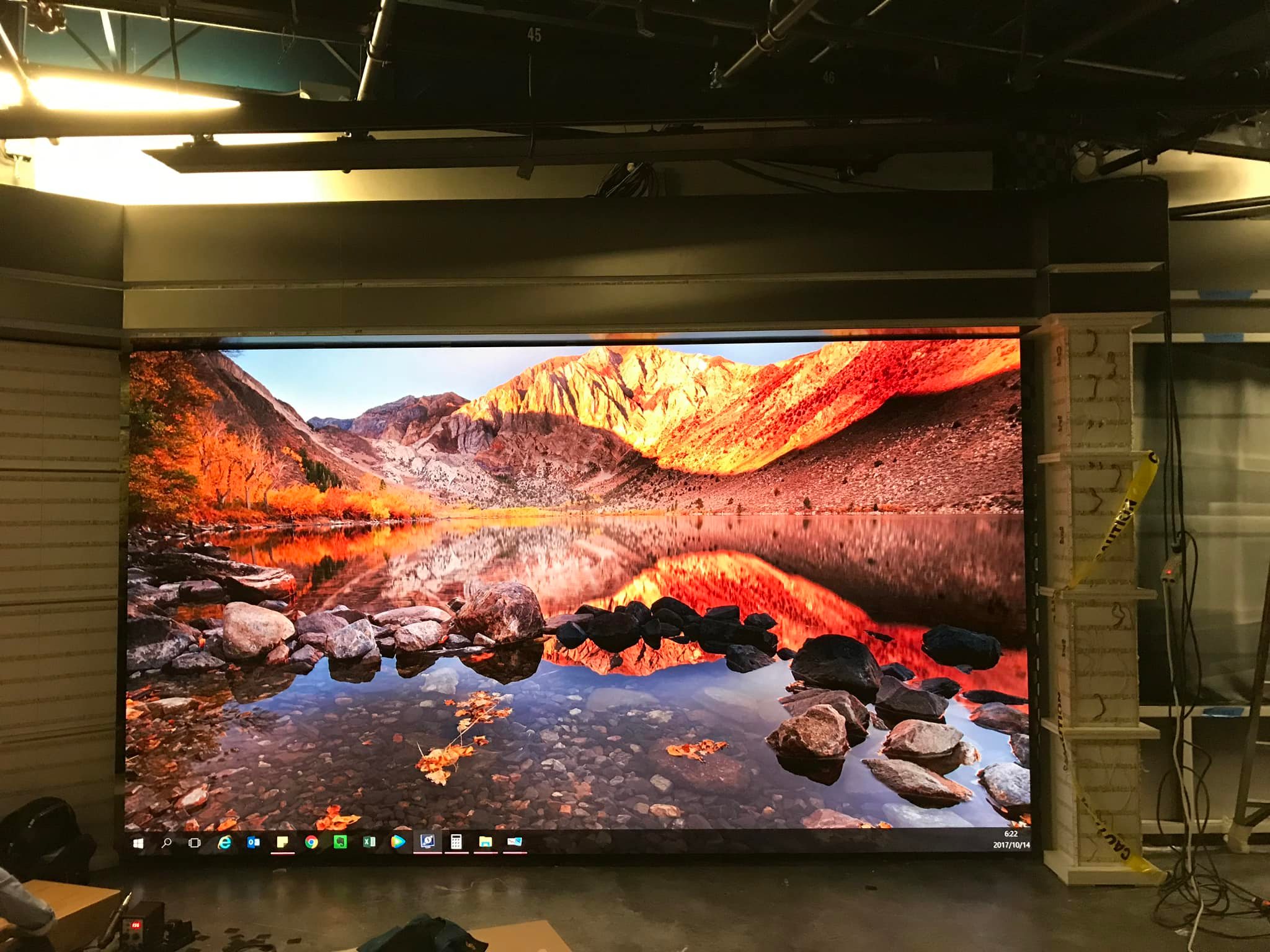 Продукты новой технологии вполне красят крытое P2.5 480x480mm 640x640mm арендная реклама Hd экрана приведенного привела экран дисплея