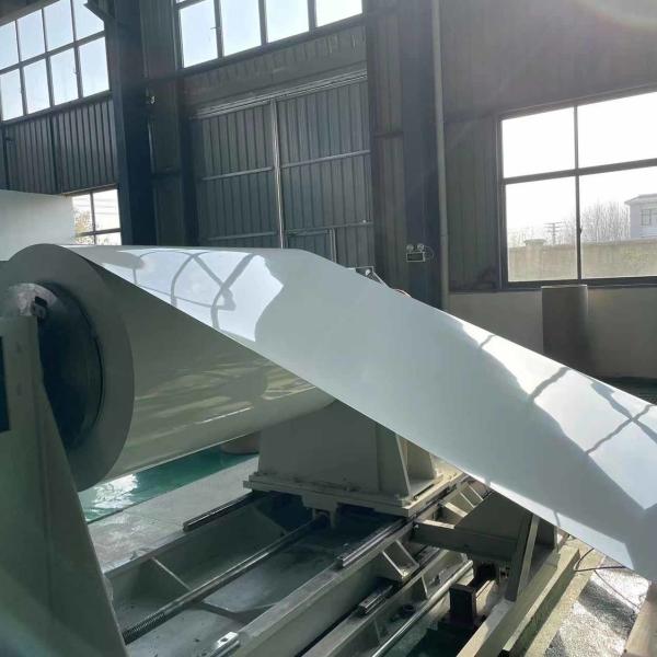 Ligação 3105 Cor Branca 22 Gauge 0,65mm Espessura 300mm Largura PE Pre-Pintado bobina de alumínio para a fabricação de calhas